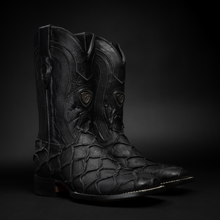 Black boot and belt combo